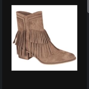 Natural Reflections Journey Tassel Boots - Taupe - 9M- New W/ Box